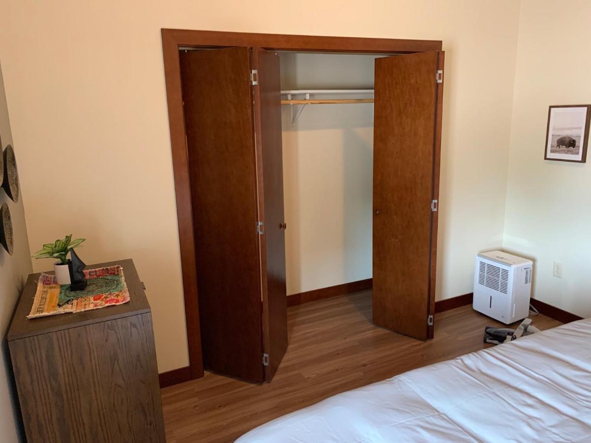 Stylish Ground Level Apartment Close To Everything ラピッドシティ エクステリア 写真