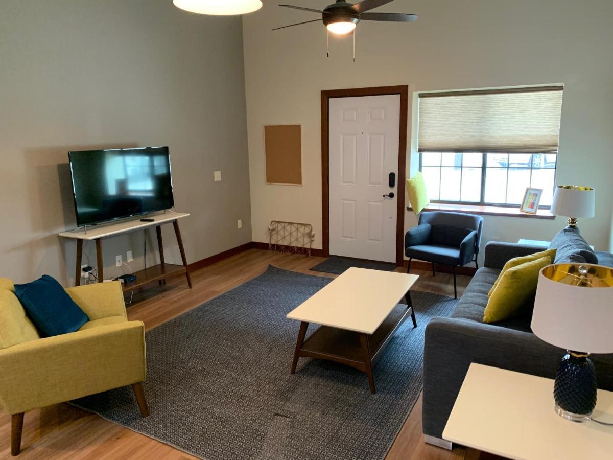 Stylish Ground Level Apartment Close To Everything ラピッドシティ エクステリア 写真