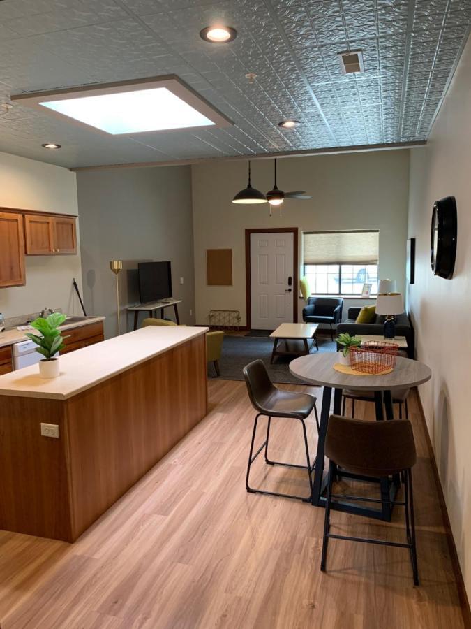 Stylish Ground Level Apartment Close To Everything ラピッドシティ エクステリア 写真