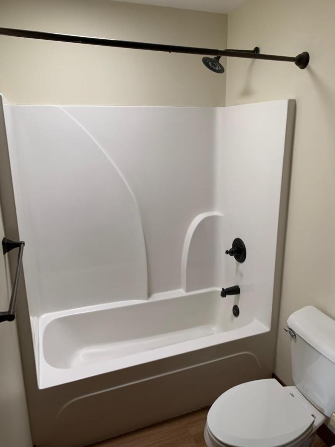 Stylish Ground Level Apartment Close To Everything ラピッドシティ エクステリア 写真