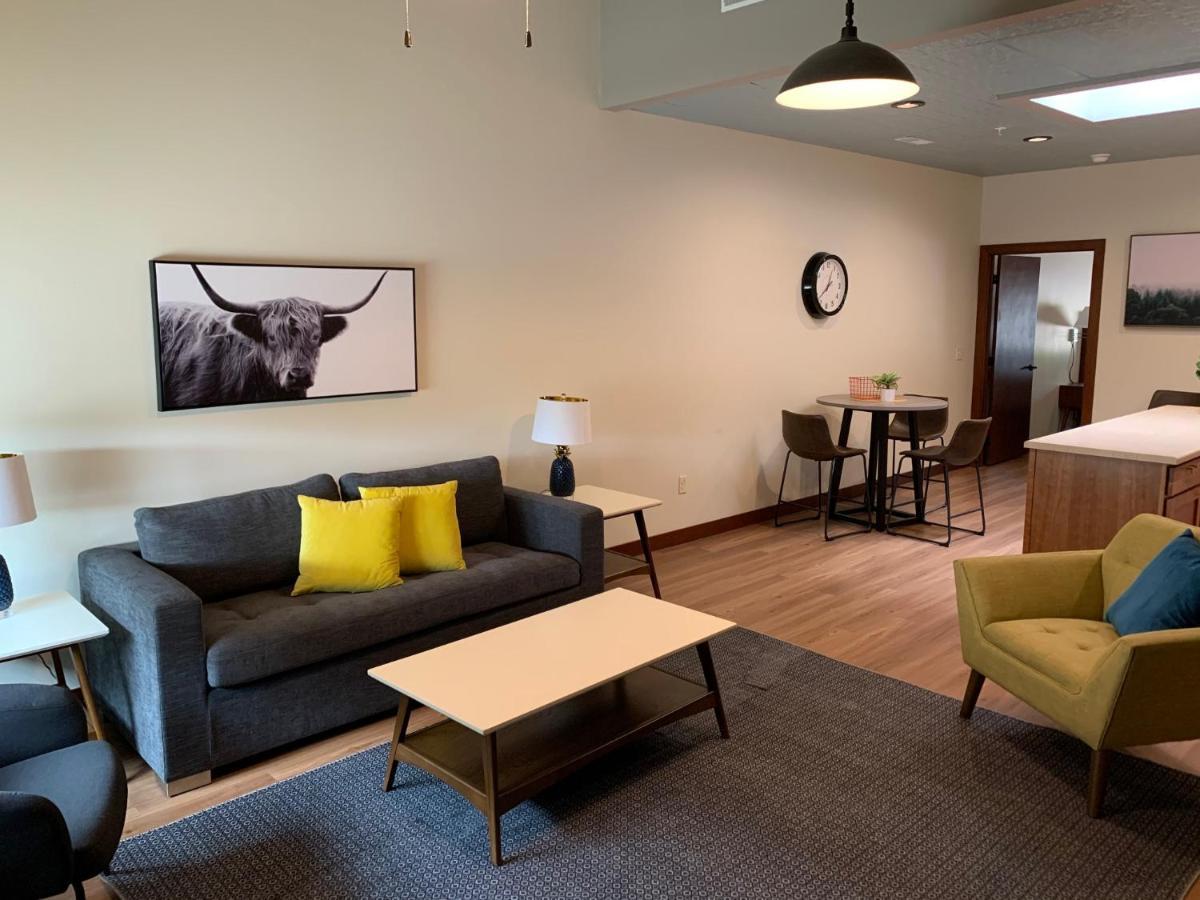 Stylish Ground Level Apartment Close To Everything ラピッドシティ エクステリア 写真