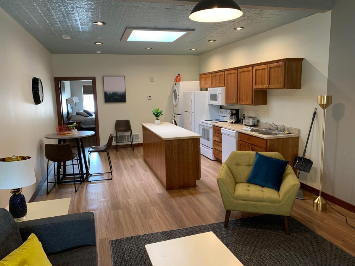 Stylish Ground Level Apartment Close To Everything ラピッドシティ エクステリア 写真